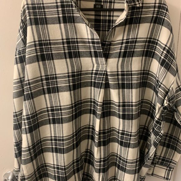 Uniqlo Long Sleeve Shirt - Picture 2 of 4